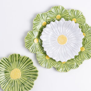 Gardenia-daisy-and-green-daisy-plateware-1---Signature-Editions