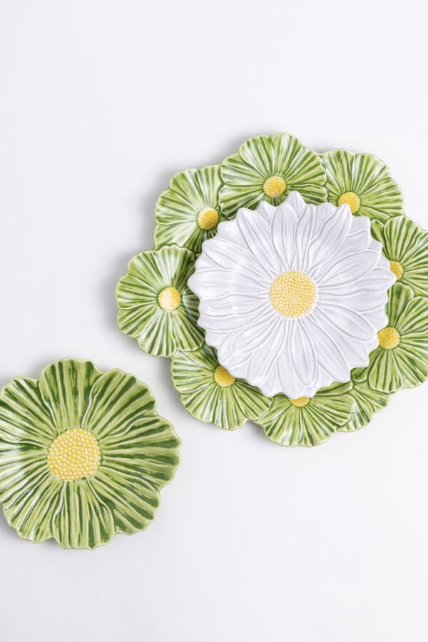 Gardenia-daisy-and-green-daisy-plateware-1---Signature-Editions