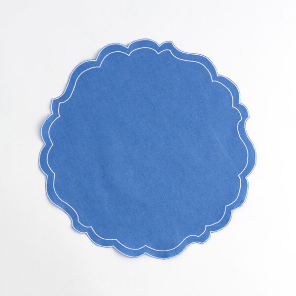 Scallop-Italian-linen-placemat-marina-blue-with-white-trim---Signature-Editions