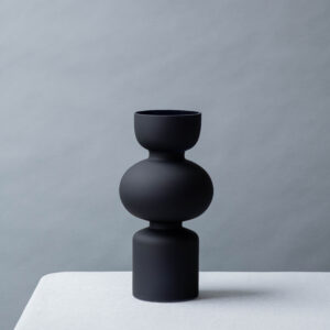 Oslo black vase-Signature Editions