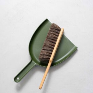 Iris Hantverk Dustpan & Brush Set - Moss Green